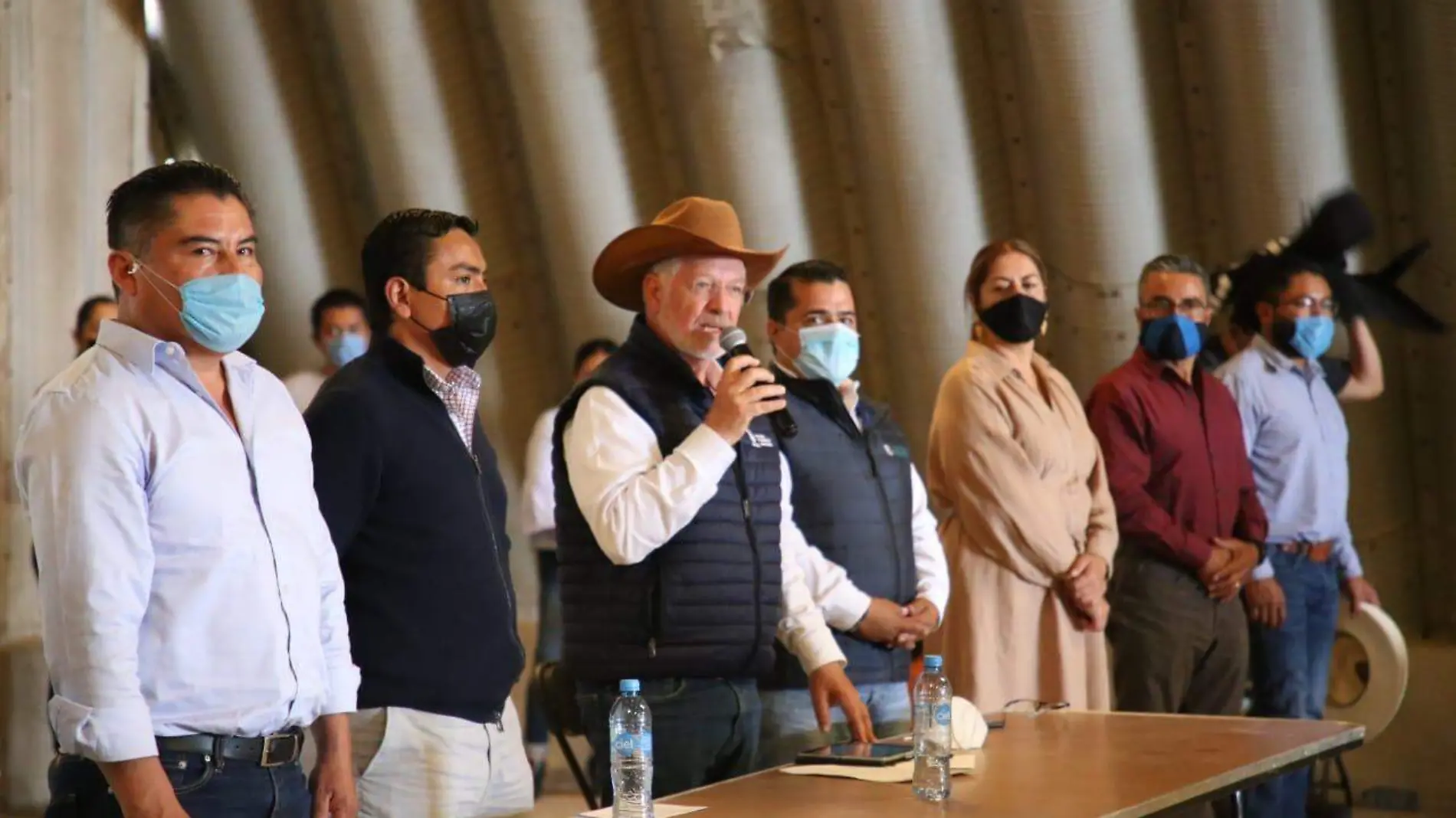 Compartieron diversos puntos de vista en la reunión.  Cortesía Gobierno del estado de Qro.